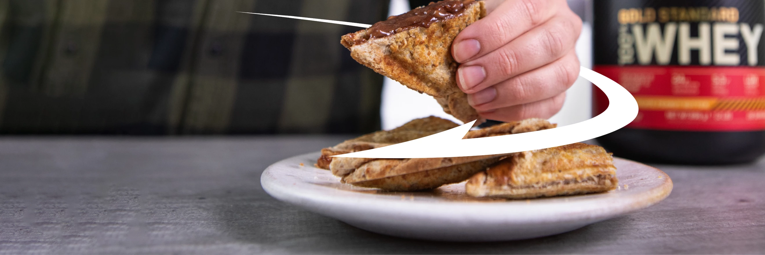 Toast proteico con burro di arachidi e banana