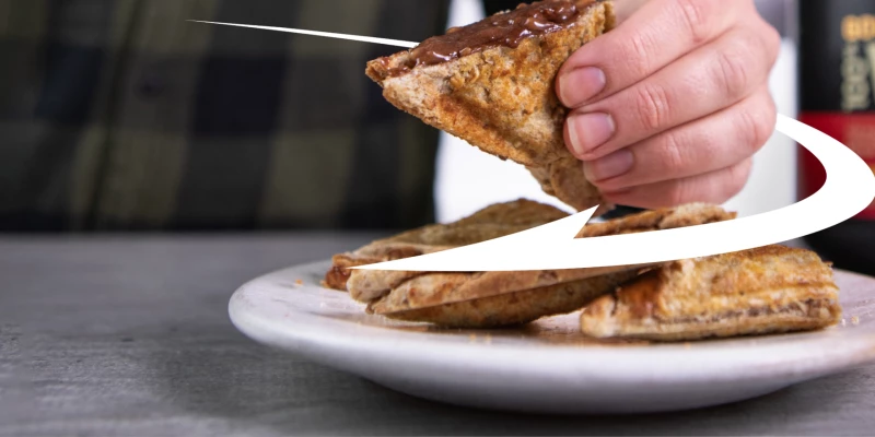 Toast proteico con burro di arachidi e banana